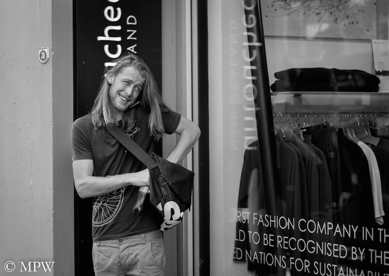 Auckland City street photo, Queent St, black and white